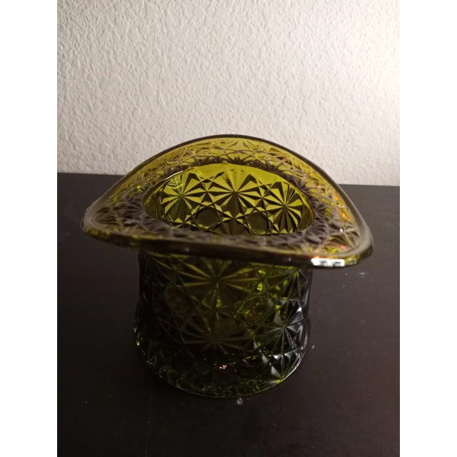 1970s Fenton Green Button & Daisy Pattern Top Hat Vase For Sale - Image 5 of 7