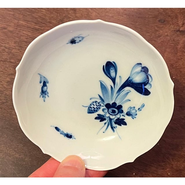 Meissen Porcelain Small Antique 19th Century Blue and White Meissen Porcelain Pin Dish Decorated With Flowers and Insects For Sale - Image 4 of 12
