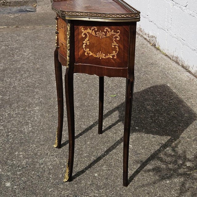 Marquetry Nightstand in Wood and Brass For Sale - Image 5 of 18