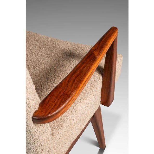 Rare Restored Mid-Century Modern Model C-108 Armchair in Walnut & Beige Bouclé Attributed to Jens Risom for Jens Risom Design, Usa, C. 1950s For Sale - Image 16 of 18