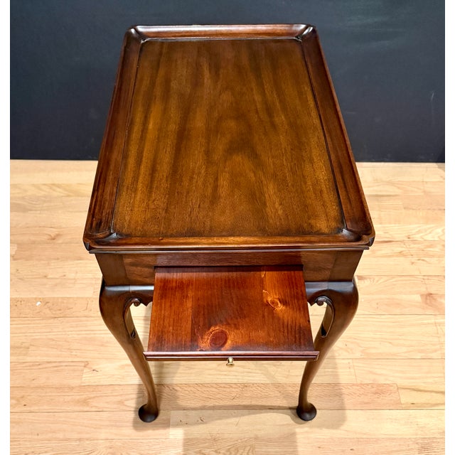 Mid 20th Century Henkel Harris “Virginia Galleries” Queen Anne Style Side Table For Sale In New York - Image 6 of 9