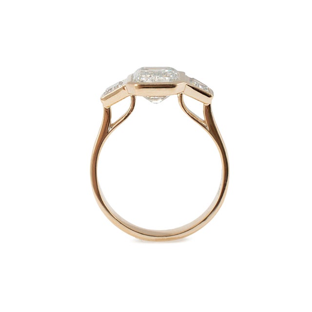 14k Yellow Gold 3.49ctw Emerald Trapezoid Lab Grown Diamond Engagement Ring, Size 8 For Sale In Houston - Image 6 of 10