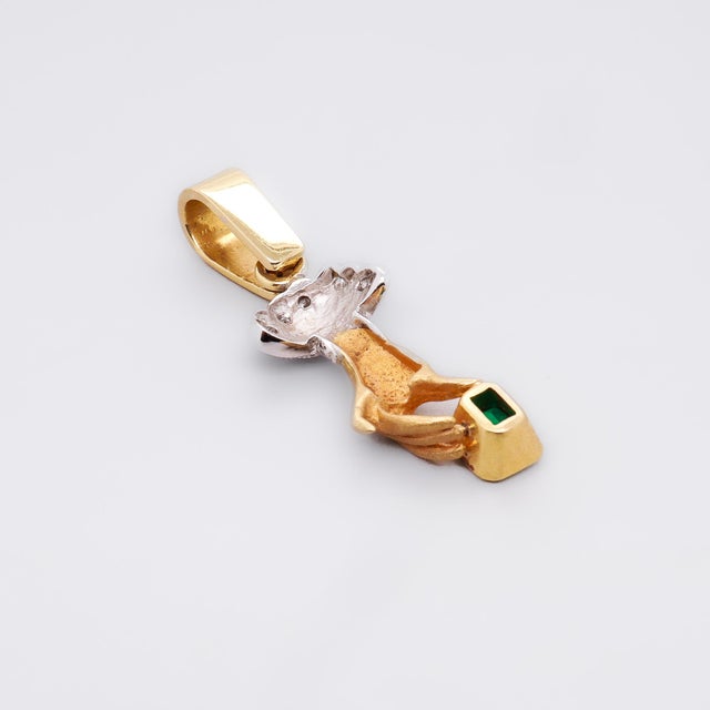 Vintage 18k Yellow & White Gold, Emerald, and Diamond Figural Hand Pendant For Sale - Image 9 of 15