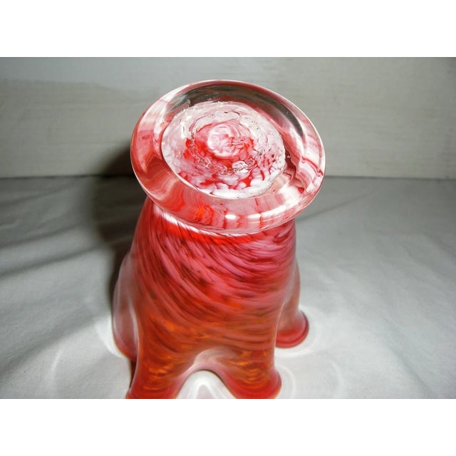 Add a beautiful piece of classic American art glass to your collection with this vintage Fenton hand-blown handkerchief...