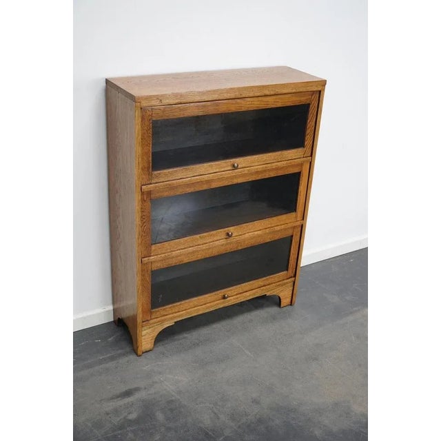 German Oak Bookcase with Folding Doors in Style of Globe Wernicke, 1930s For Sale - Image 14 of 18