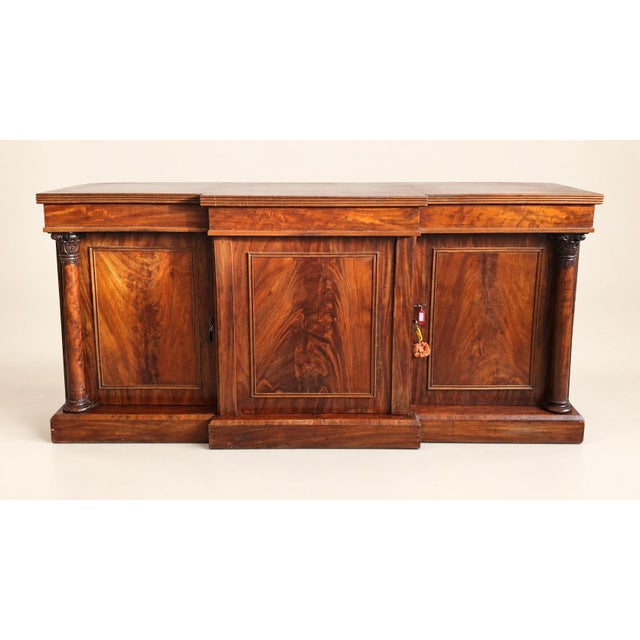 Large Low English William IV / Regency Buffet in Flame Mahogany For Sale - Image 3 of 12