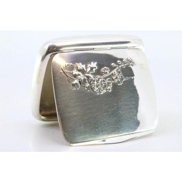 Metal Silver Snuffbox with Floral Reliefs For Sale - Image 7 of 8