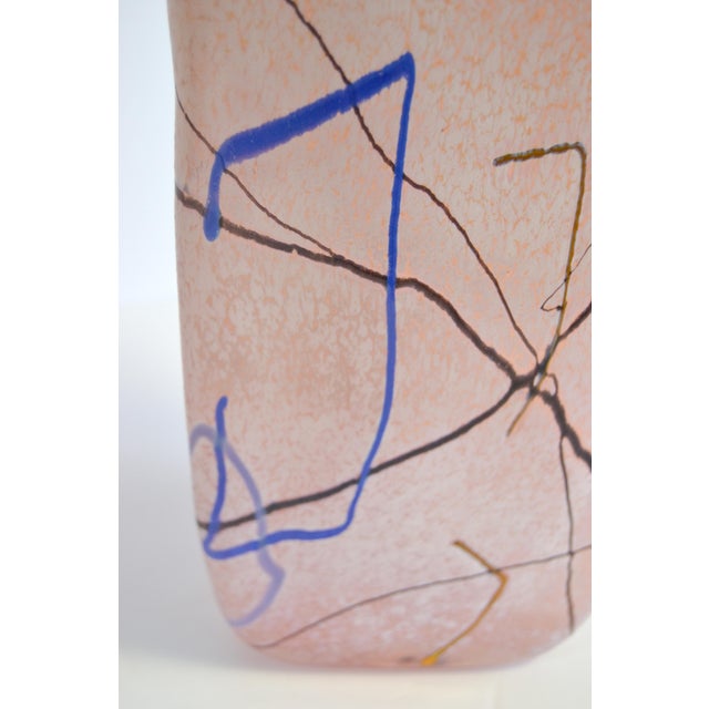 Peach 1980s Taylor Backes Triangle Shape Art Glass Colorful Op Art Vase For Sale - Image 8 of 12