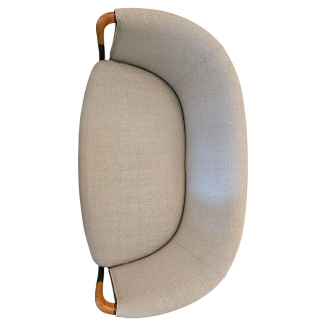 This gorgeous Settee is made in 1990 in Italy, designed by Giorgetti for Progretti collection. The small sofa seats 2...