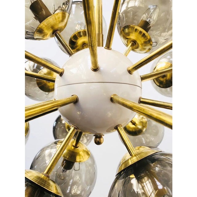 Brass 21st Century Ovale Natural Brass Smoky Bubbles Murano Sputnik Chandelier by Fabio LTD For Sale - Image 8 of 9