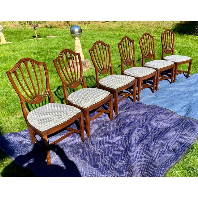 English 1970s Ethan Allen Mahogany Hepplewhite Shield Back Dining Chairs in Knoll Fabric - Set of 6 For Sale - Image 3 of 18