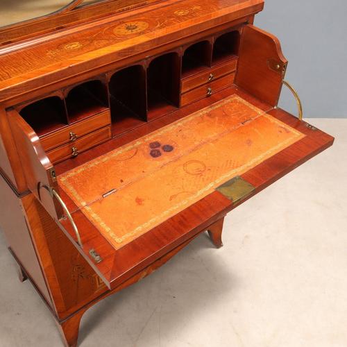 Wood Antique Bookcase in Mahogany with Maple Inlays, 1900s For Sale - Image 7 of 13