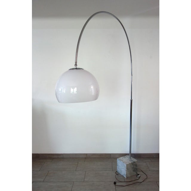 Italian Arc Floor Lamp in the style of Guzzini, 1970s For Sale - Image 4 of 17