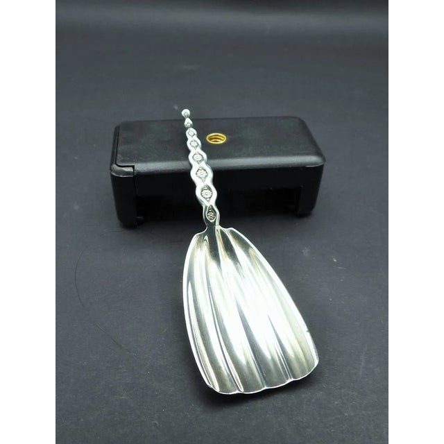 Art Nouveau Antique Whiting Manufacturing Co Sterling Silver Scroll Floral Wds56 Tea Caddy Spoon 1866-1905 For Sale - Image 3 of 5