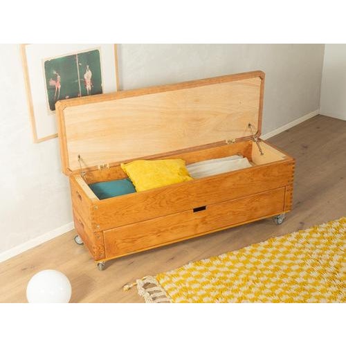 Unique vaulting box Very good workmanshipHigh-quality materialsMade in Germany Width: 150 cm Height: 57 cm Depth: 50 cm...