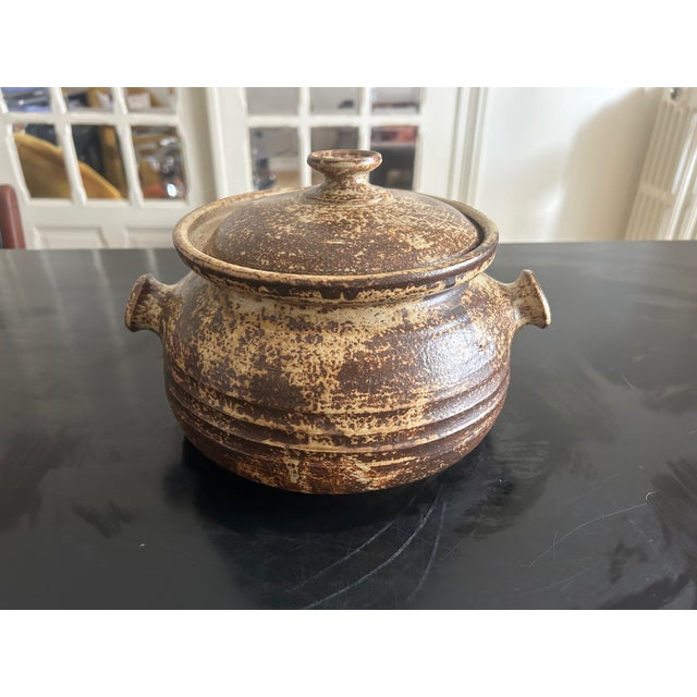 Covered stoneware pot from the 1970s, signed by Alain Rech Born in 1937, Alain Rech is an emblematic figure of French...