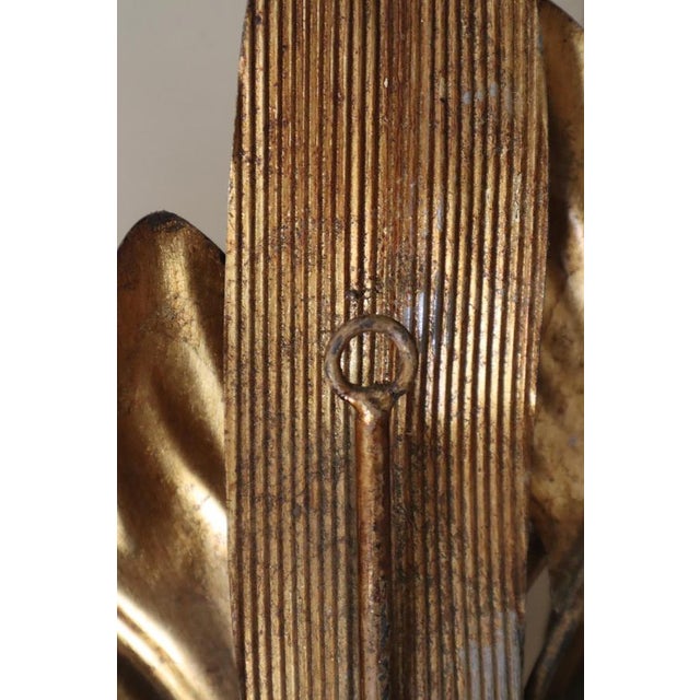 Hollywood Regency Palm Leaf Wall Lamp in Gold Leaf Metal, 1960s For Sale - Image 4 of 12
