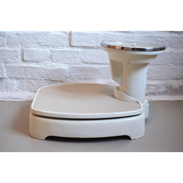 Beautiful vintage bathroom scale, newly painted and covered in red leather, by the Danish company Ginge. A robust and...