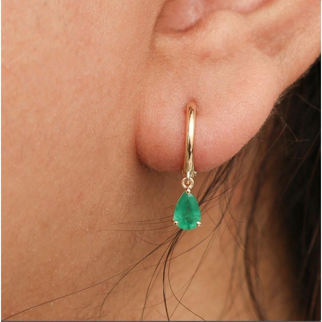 0.60 cts Natural emerald earrings in 18k gold For Sale - Image 17 of 18