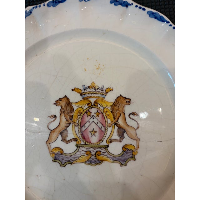 Set of Four Antique Italian Hand-Painted Armorial Faience Plates For Sale - Image 9 of 12