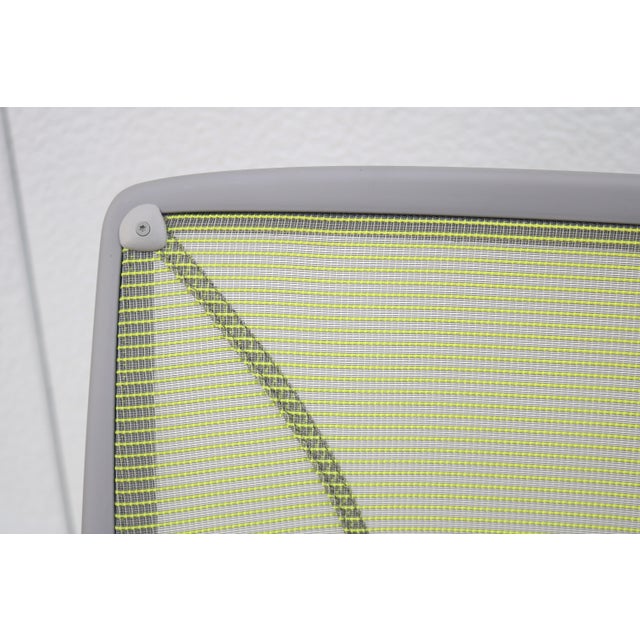 Humanscale Ergonomic World Task Office Desk Chair in Citron Mesh, 4 Available For Sale - Image 11 of 12