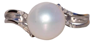 The White Sand: Pearl and Natural Diamond Ring in White Gold