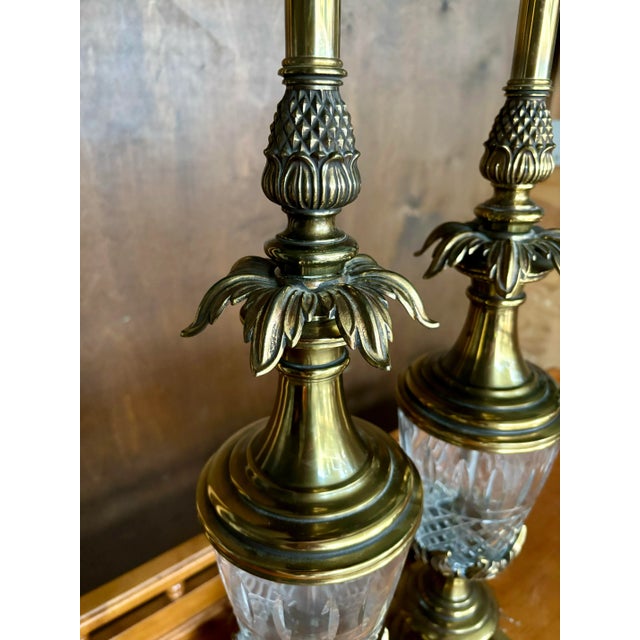 Stiffel Pair of Vintage Stiffel Brass & Cut Crystal Pineapple Hollywood Regency Table Lamps For Sale - Image 4 of 12