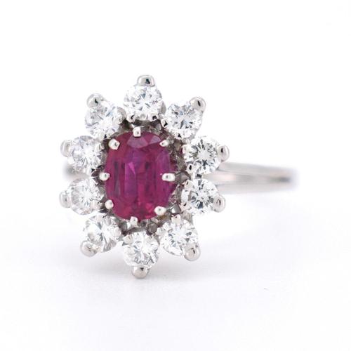 Vintage Marguerite Ring in Gold with Ruby and Diamonds For Sale - Image 11 of 14