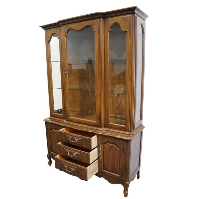 Thomasville Furniture Tableau Collection Country French Provincial 50" Lighted Display China Cabinet 14121-410 For Sale - Image 9 of 16