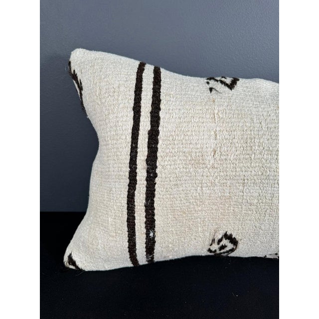 Contemporary Turkish Hemp Pillow Cushion Natural Beige Black Pillow Cushion Cover 16" x 24" For Sale - Image 3 of 4