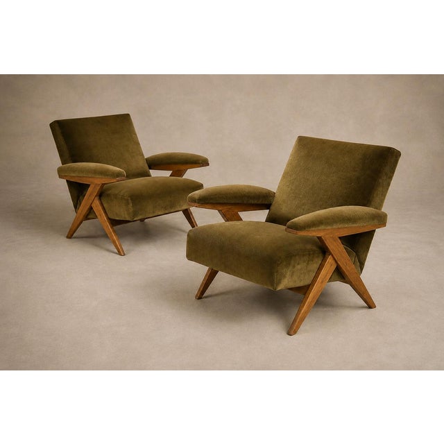 This rare pair of Brazilian modern armchairs by José Zanine Caldas offers a compelling expression of the designer’s early...