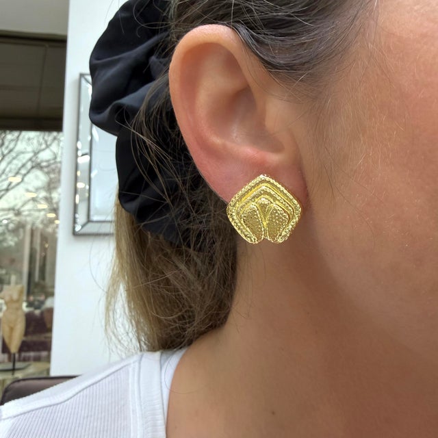 Gold Vintage David Webb 18k Yellow Gold Hammered Clip on Earrings, A Pair For Sale - Image 8 of 8