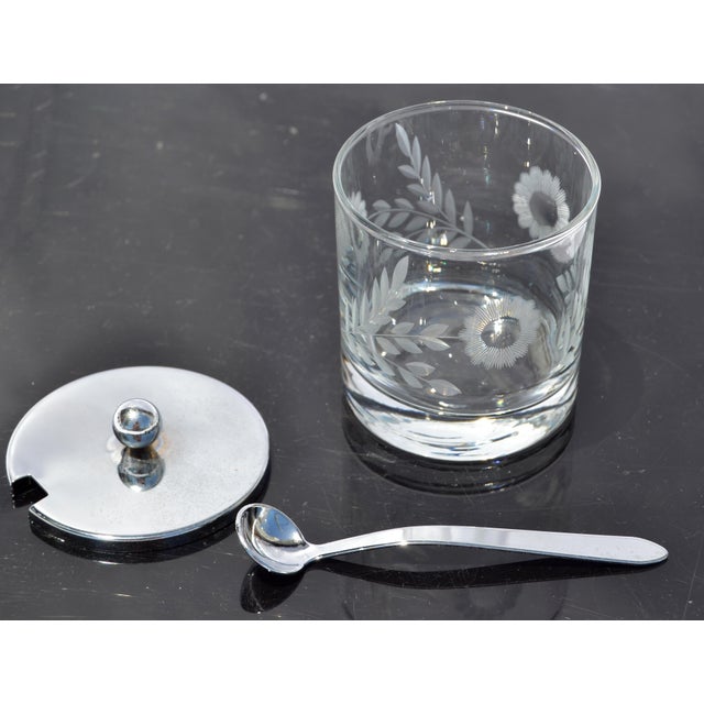 1940s 1940s Flemington Etched Jelly Jar Floral Design Silver Plate Lid Spoon America For Sale - Image 5 of 10