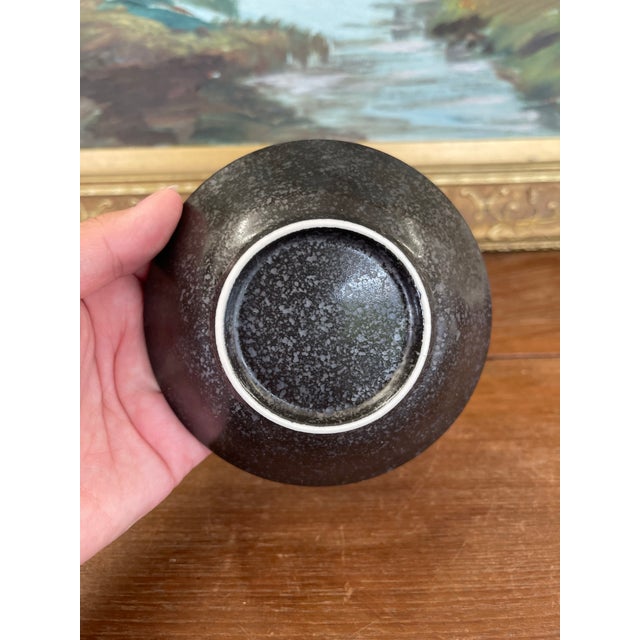 Textured Studio Pottery Bowl in Dark Iron-Glaze Finish With Radiating Pattern. For Sale In Seattle - Image 6 of 9