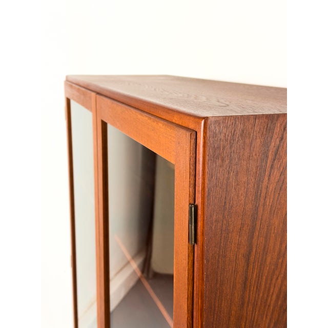 Danish Display Case in Teak by Børge Mogensen for Søborg Møbelfabrik, 1960s For Sale - Image 17 of 18