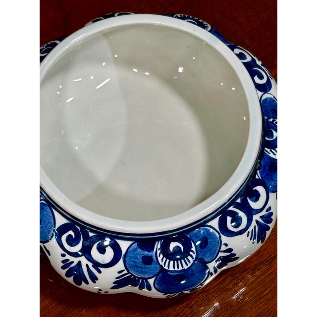 Mid 20th Century Dutch Delft Blue & White Hand-Painted Covered Trinket Box For Sale - Image 9 of 9