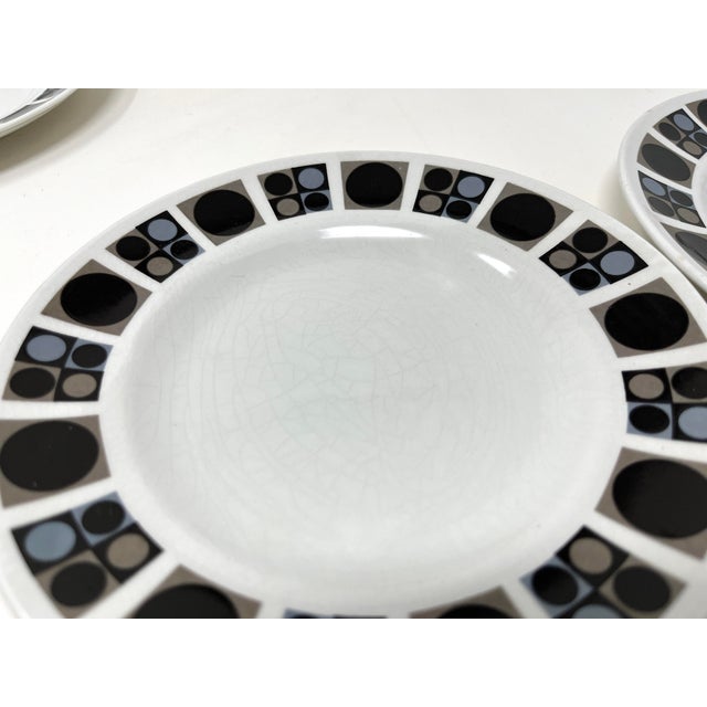 White Set of 6 1960s Ceramic English Earthenware Tea Plates in Focus Pattern by Midwinter For Sale - Image 8 of 9
