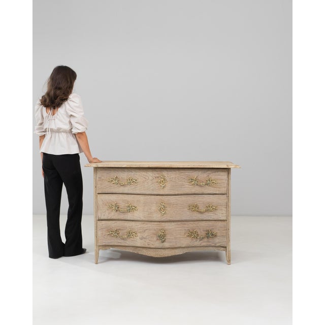 French 19th Century French Louis XV Oak Chest Of Drawers For Sale - Image 3 of 18