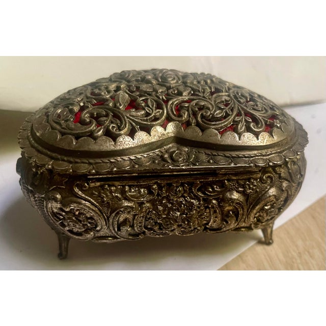 Metal Mid 20th Century Metal Rose Flower Vine Filigree Heart Shaped Small Jewelry Box Red Velvet Lining For Sale - Image 7 of 10