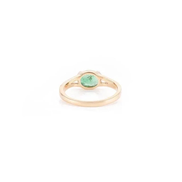 14k Yellow Gold 1.16 Carat Oval Emerald Single Stone East to West Ring Size 6.5 For Sale In New York - Image 6 of 11