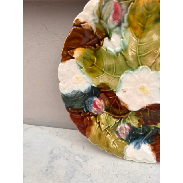 French Country French Majolica Strawberries Plate Orchies, Circa 1890 For Sale - Image 3 of 4