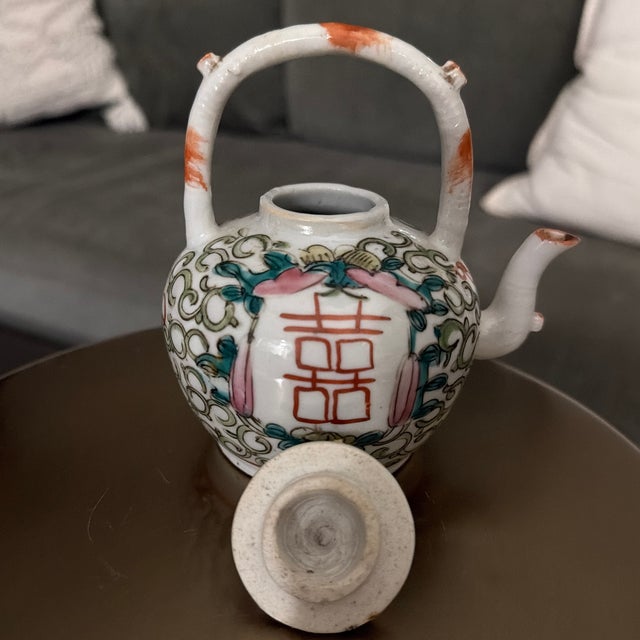 Early 19th Century Tung Chih Chinese Tea Pot Tongzhi Period Qing Dynasty ‘Double Happiness’ For Sale In Sacramento - Image 6 of 8