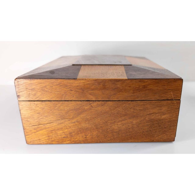 19th Century English or European Two-Tone Mahogany Satinwood Veneered Box For Sale - Image 10 of 17