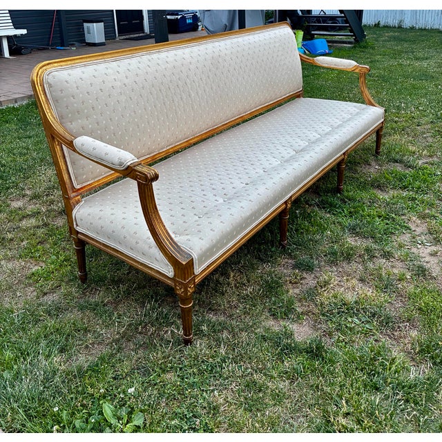 French 1960s French Louis XVI Style Giltwood Settee With Original Floral Upholstery For Sale - Image 3 of 11