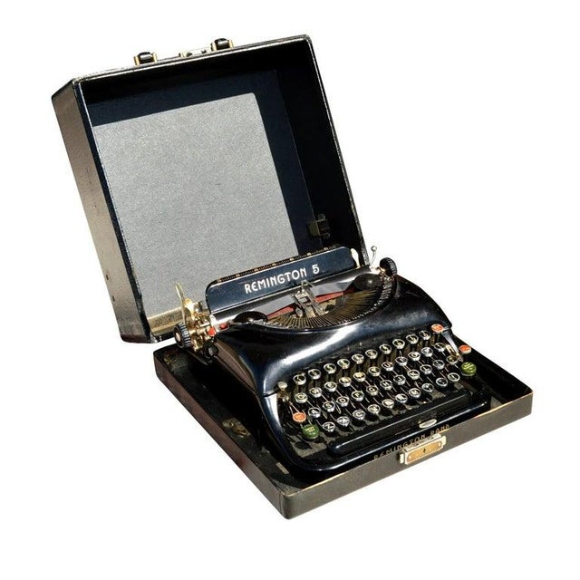 Vintage Remington Rand model 5 typewriter with portable carrying case. This Remington Rand 5 streamlined portable...