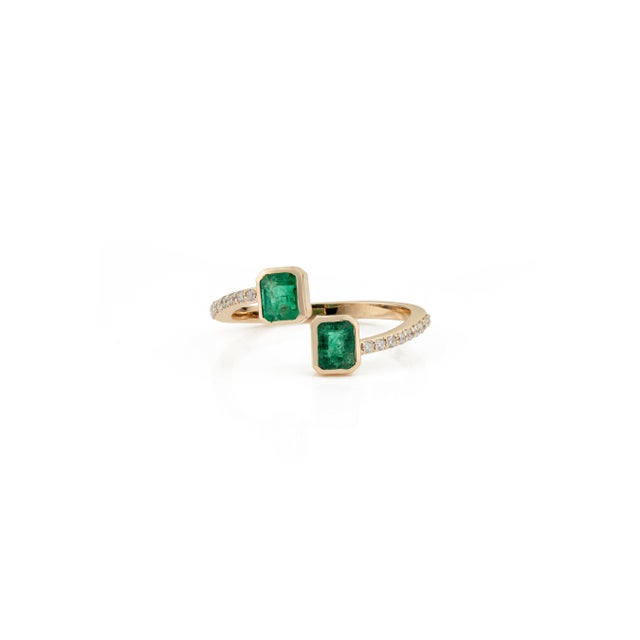 Early 21st Century 14k Gold Open Bypass Octagon Cut Emerald & Diamond Toi Et Moi Ring Size 5 For Sale - Image 5 of 17