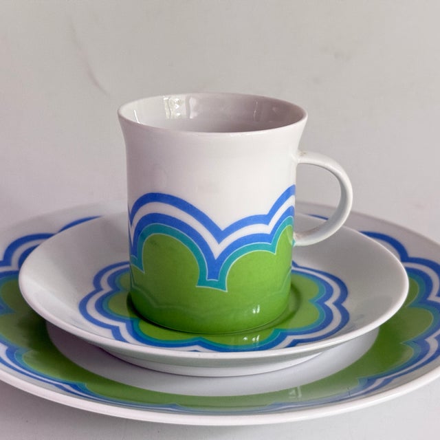 Modern Berlin Coffee Cup, Saucer and Breakfast Plate by Hans-Theodor Baumann for Rosenthal Germany, 1970, Set of 3 For Sale - Image 3 of 8