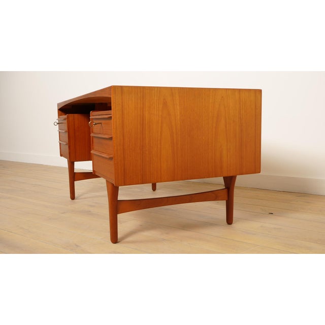 Vintage Desk from Valdemar Mortensen For Sale - Image 4 of 16