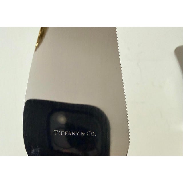 Traditional Late 20th Century Tiffany & Co. Sterling Silver Shell & Thread Cheese Server & Knife Set For Sale - Image 3 of 5