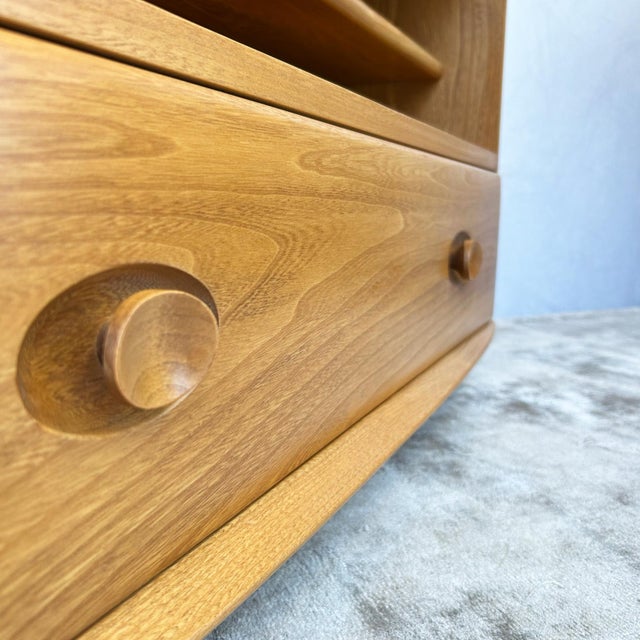 Windsor Elm Media Unit by Lucian Ercolani for Ercol, 1990s For Sale - Image 10 of 17